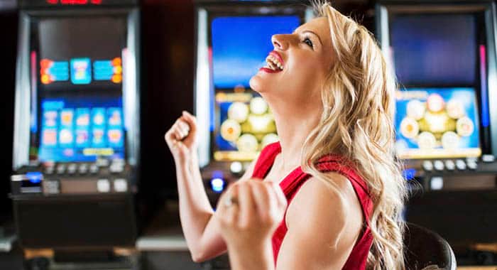 Du kan læse en Spillehallen anmeldelse eller prøve alle deres casino spil helt gratis istedet.